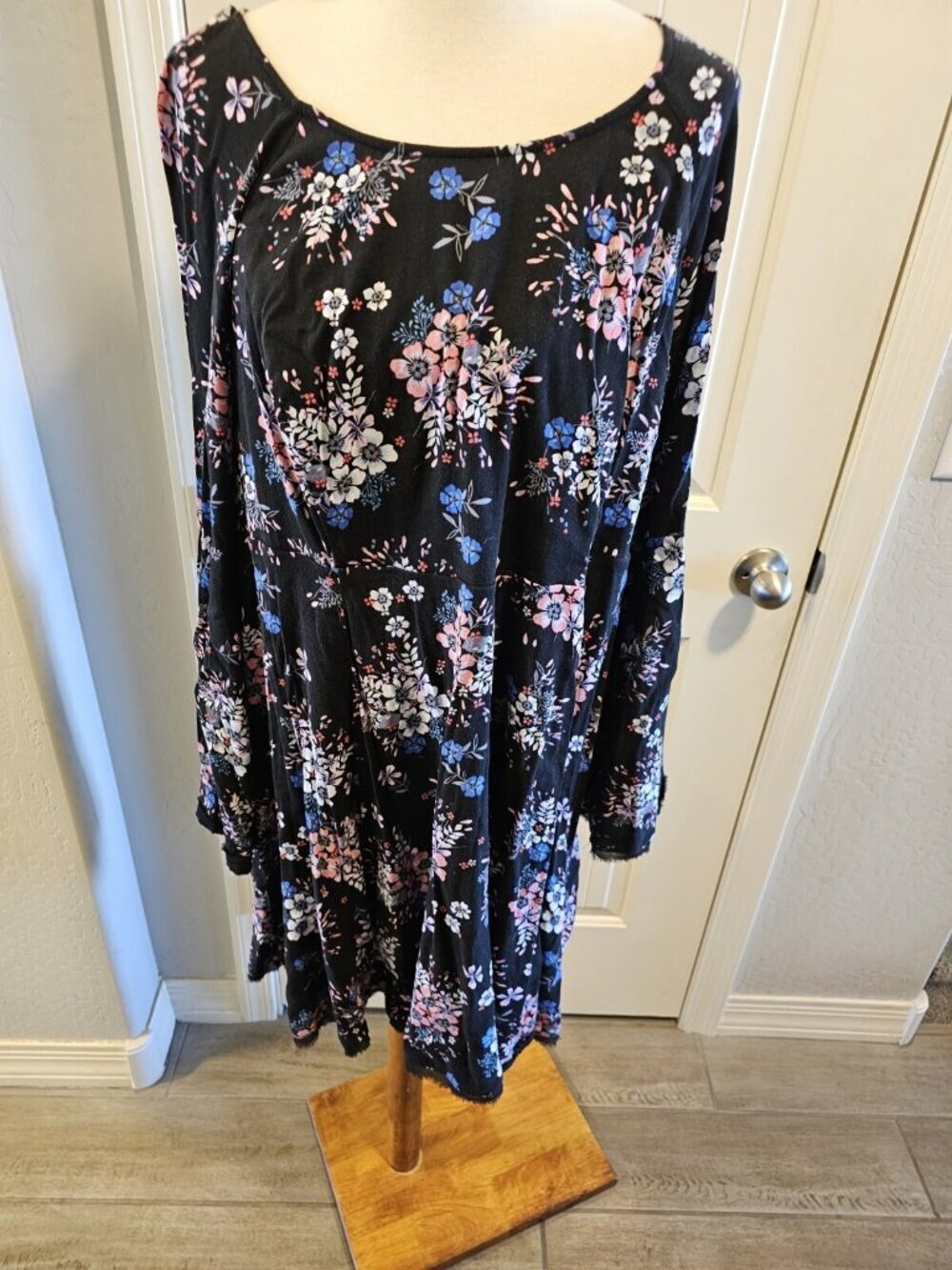 Torrid Floral Challis Bell Sleeve Above Knee Dress Women's Size 22 Colorful